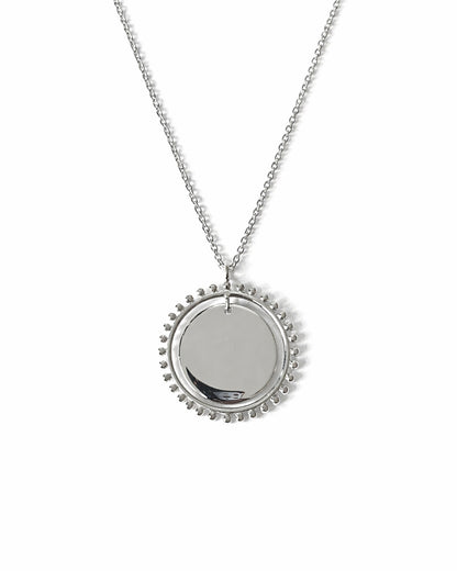 Collier médaillon perlé